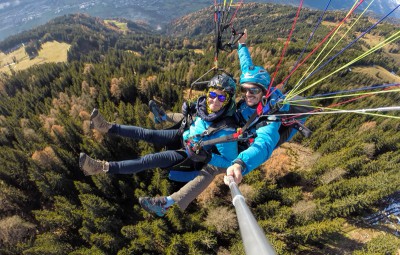 thermiknet gleitschirmtandemflug 400x255 Abenteuer Tandemfliegen, dein Tandemflug vom Zettersfeld oder Hochstein!